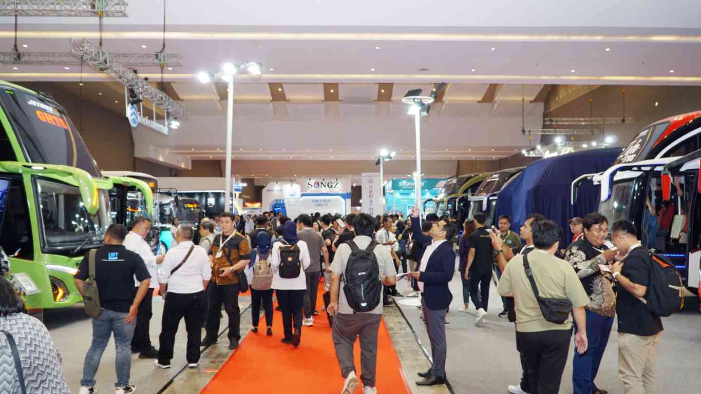 People at Busworld Southeast Asia 2024